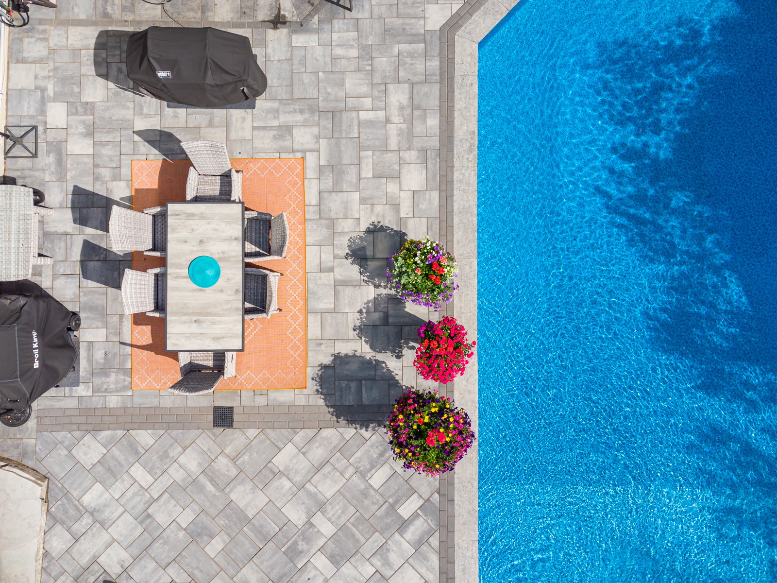 Aerial view of patio dining set beside pool